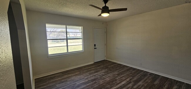 Building Photo - 1404 Deville St