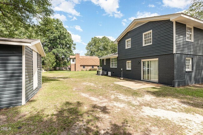 Building Photo - 806 Primrose St