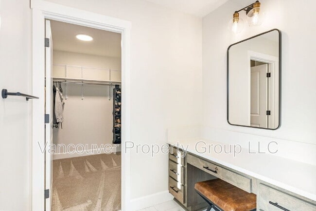 Building Photo - 746 SE 38th St