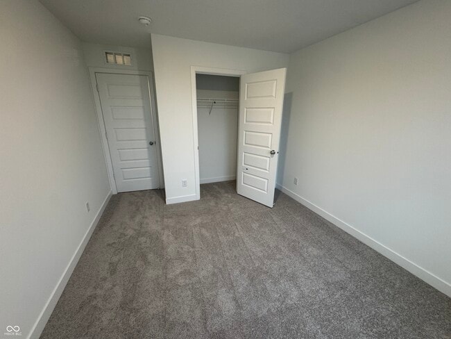 Building Photo - 2925 Grand Rdg Dr