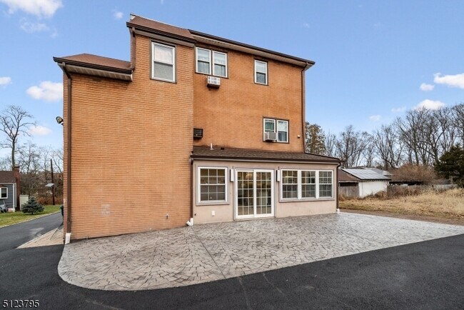 Building Photo - 480 Parkway Dr