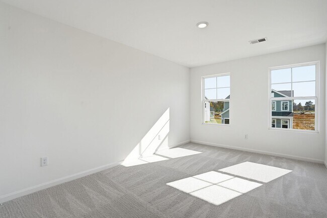 Building Photo - BEAUTIFUL AND READY FOR YOU- NICE TOWNHOME IN ANGIER, NC