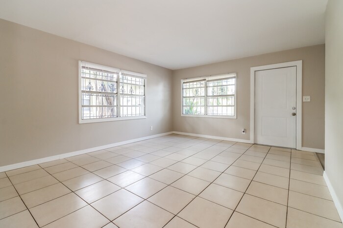 Building Photo - 625 58th St S