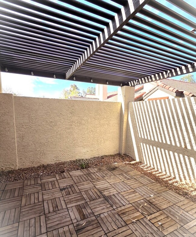 Building Photo - Stunning 3-bedroom 2 bathroom Condo