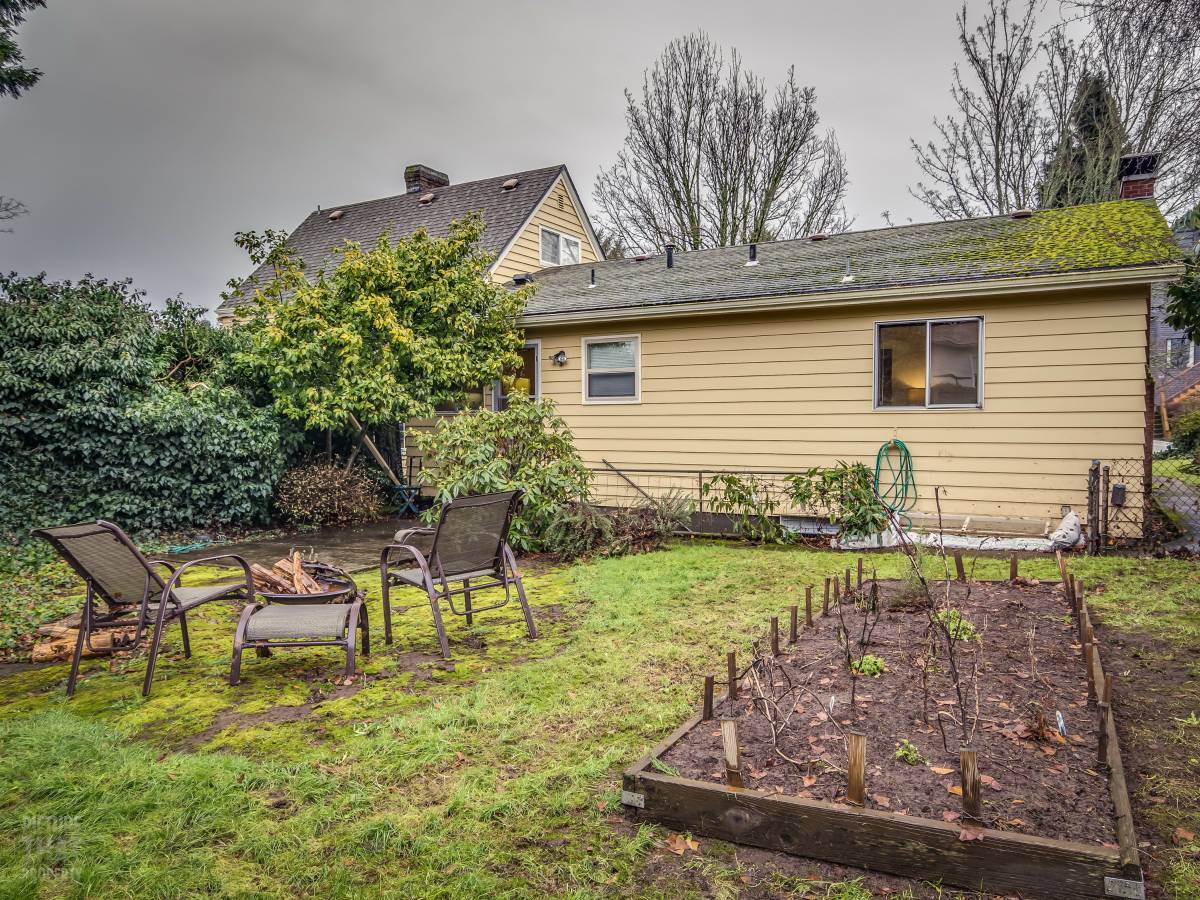 Yard - 2741 SE 32nd Ave