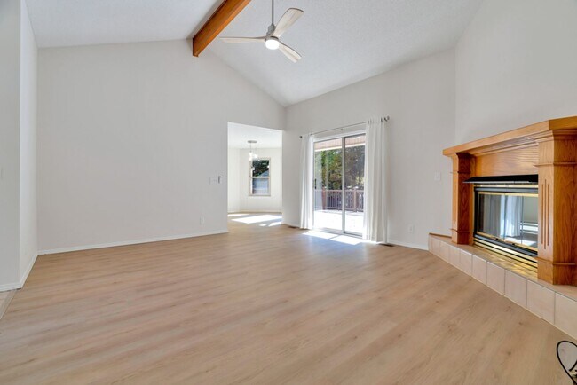 Building Photo - Beautiful 3-bedroom 2 bath Home in Bella V...