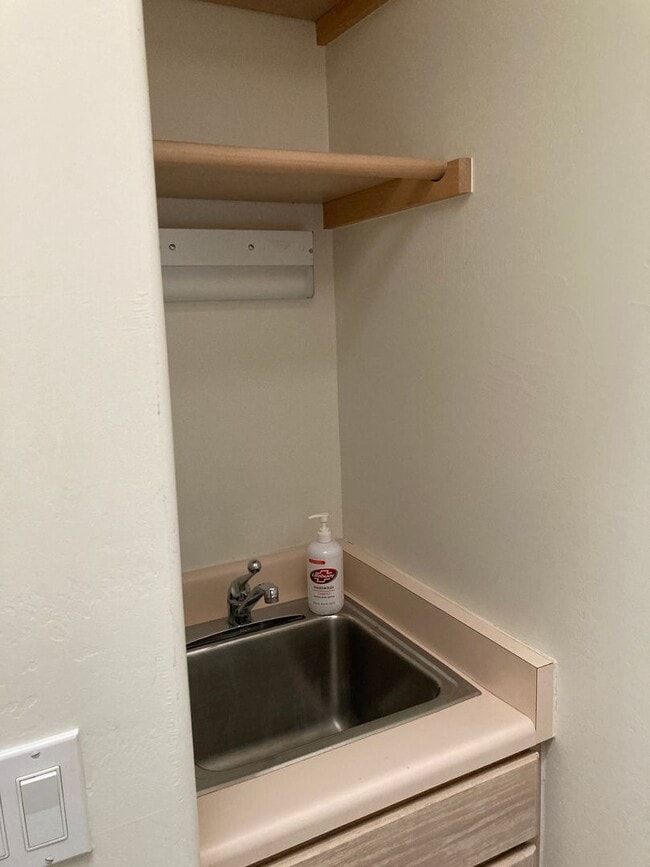 Building Photo - Gorgeous Furnished Arroyo Seco Townhouse with Fabulous Views!