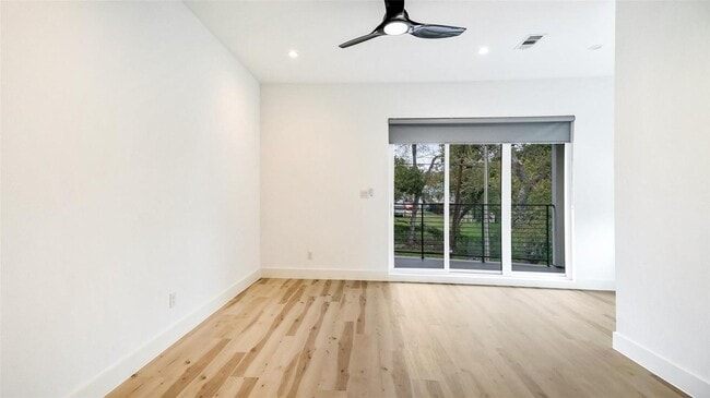 Building Photo - 2318 Arroyo Ave