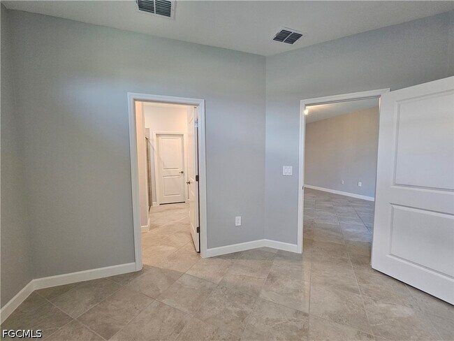 Building Photo - 20503 Hazelnut Ct S