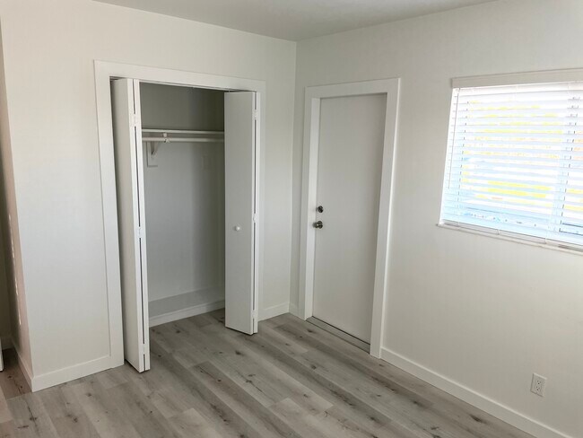 Building Photo - 4911 NE 19th Ave