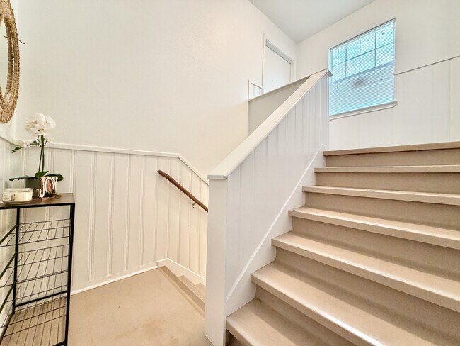 Building Photo - 2126 Banks St