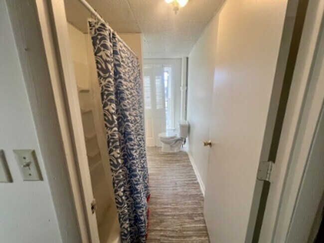 Building Photo - AVAILABLE FOR SHOWING!!! 4BR / 1BA.