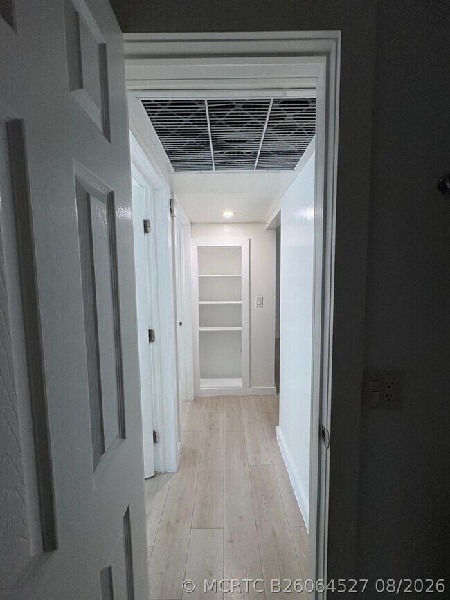 Building Photo - 600 NE 46th Ct