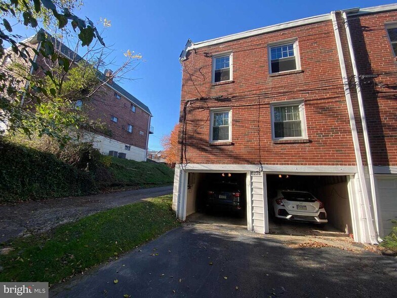Building Photo - 3220 Albemarle Ave