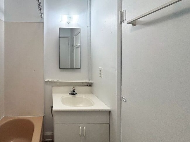 Building Photo - 1945 Lawrence St