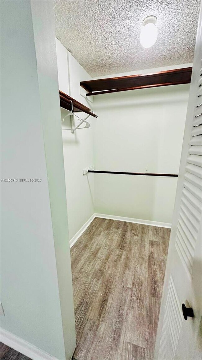 Building Photo - 2091 Coral Ridge Dr
