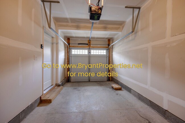 Building Photo - 632 Exmoor Dr