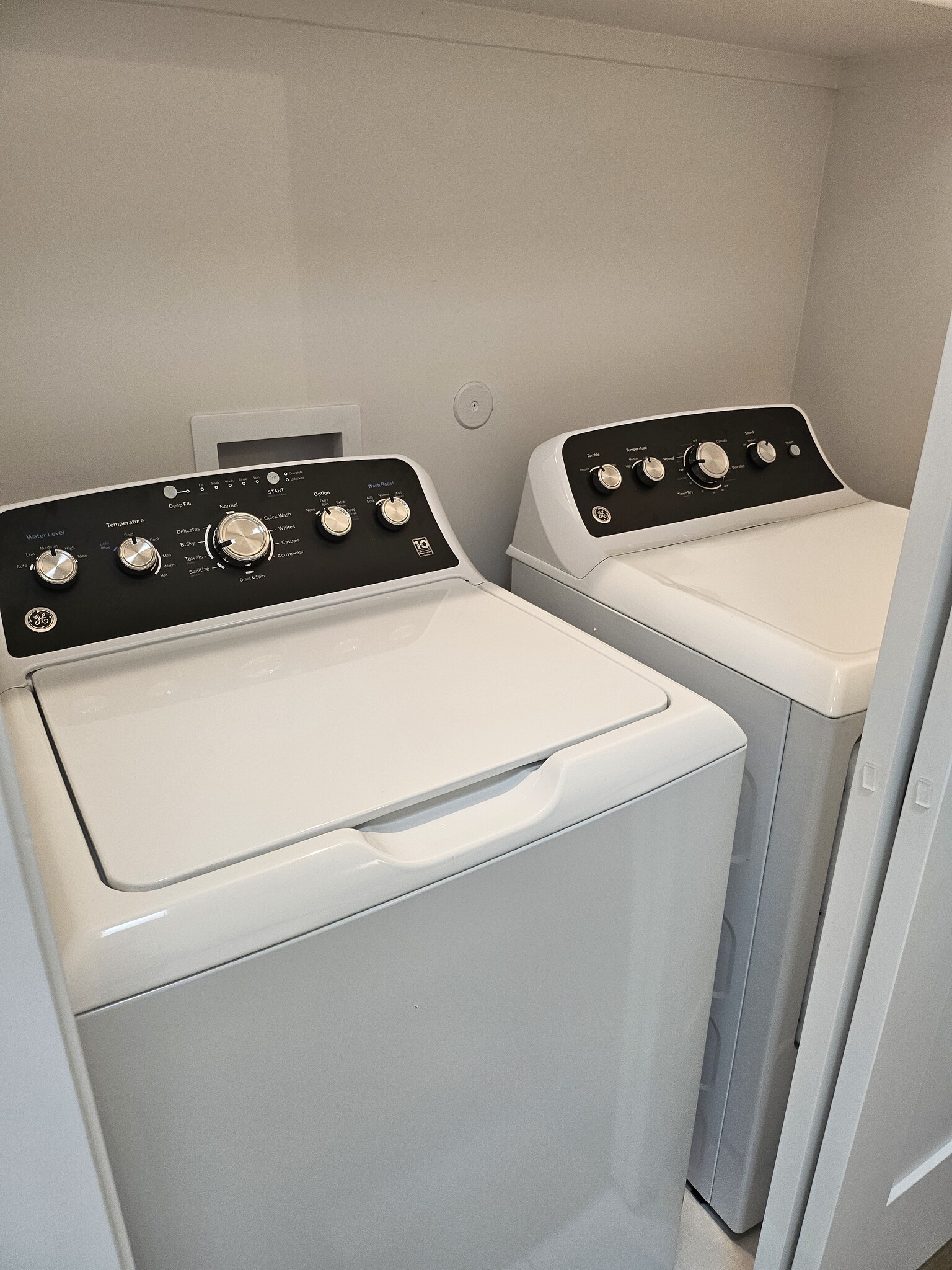 Building Photo - 1003 N Armijo St