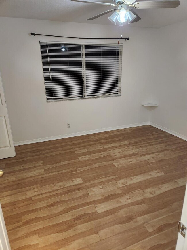 Building Photo - 1137 American Way