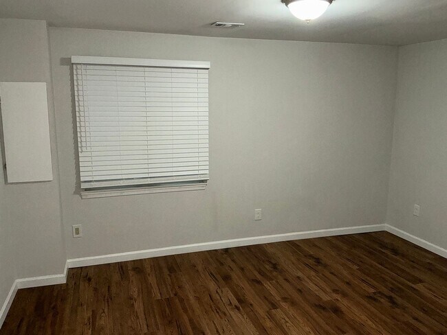 Building Photo - 20520 Strath Haven Dr
