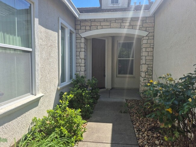 Building Photo - Coming Soon Beautiful 4 bedroom plus office with 3 Full bathrooms