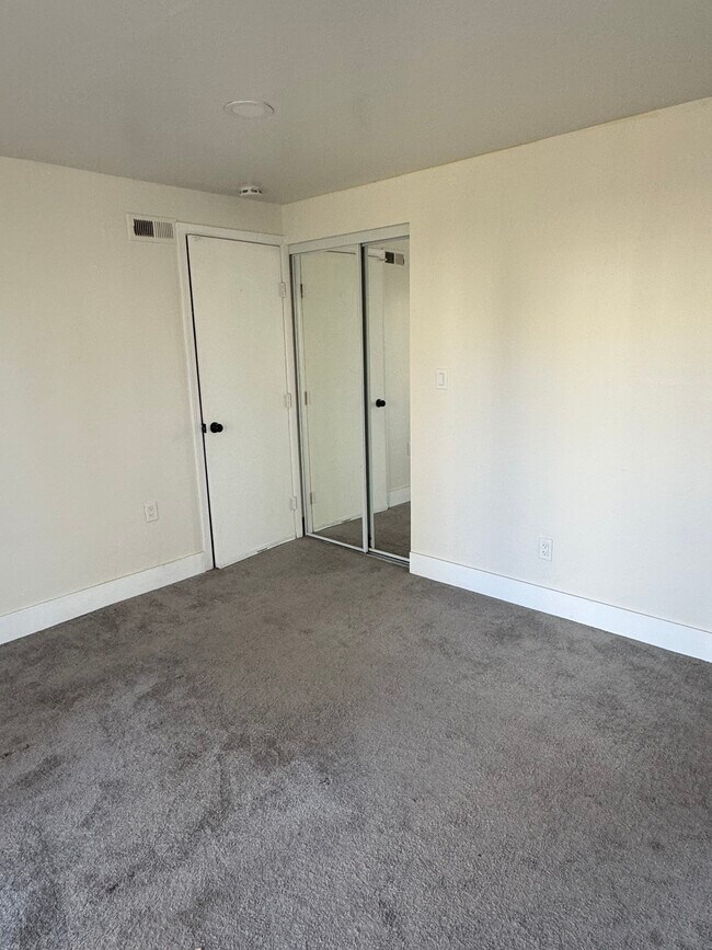 Building Photo - 1449 S Mayfair Ave