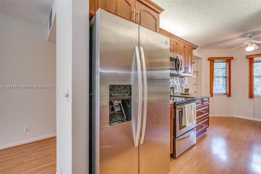 Building Photo - 1151 SW 128th Ter