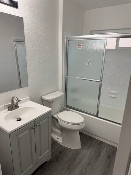 Building Photo - 581 W 16th St