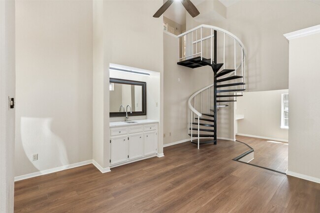 Building Photo - 5515 Strack Rd