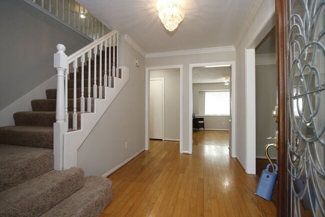 Building Photo - 1819 Saddlecreek Dr