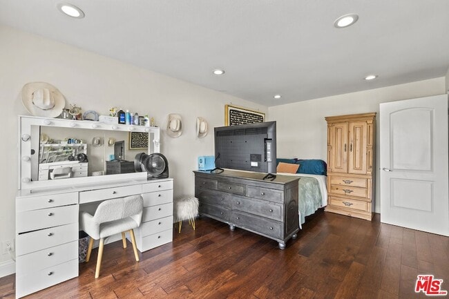 Building Photo - 3804 Vista Linda Dr