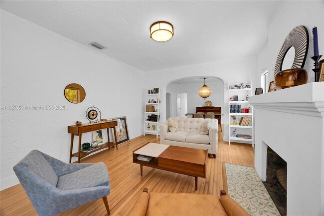 Building Photo - 410 Majorca Ave