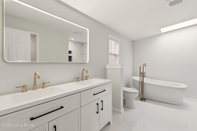 Building Photo - 702 Gheens Ave