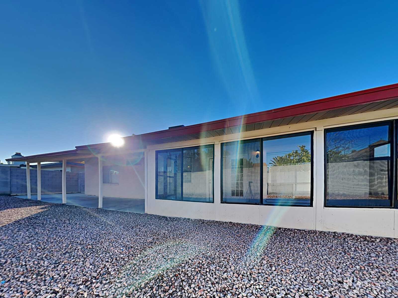 Building Photo - 8838 W Cinnabar Ave