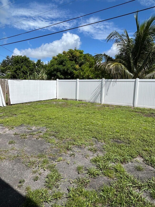 Building Photo - 1573 SW Merchant Ln