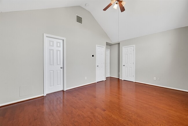 Building Photo - 3019 Clearview Cir