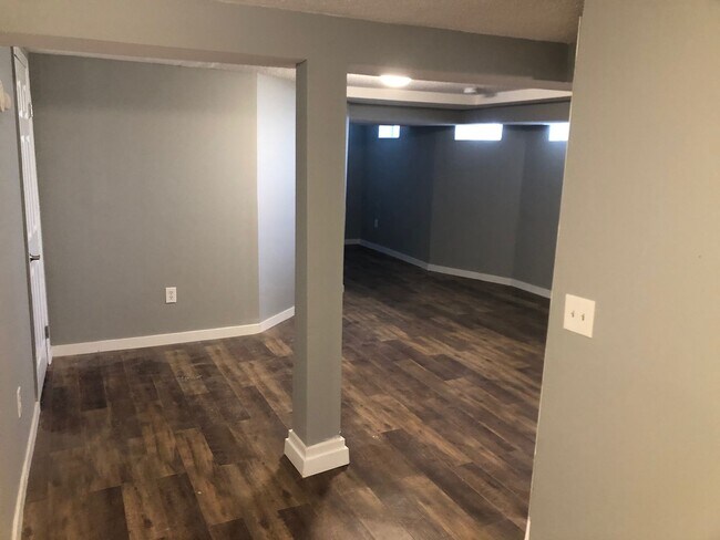 Building Photo - Beautiful 4 Bedroom 2 Bathroom Home in Minneapolis!