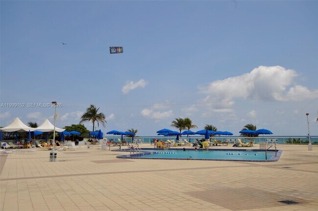 Building Photo - 2030 S Ocean Dr