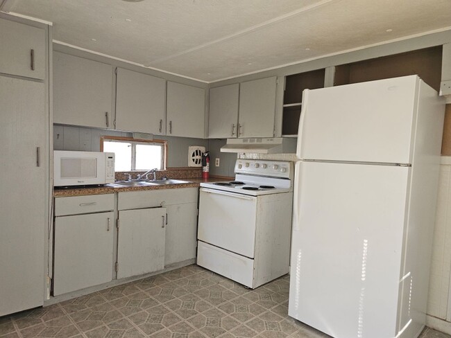 Building Photo - AFFORDABLE 1 Bedroom, 1 Bath mobile home !