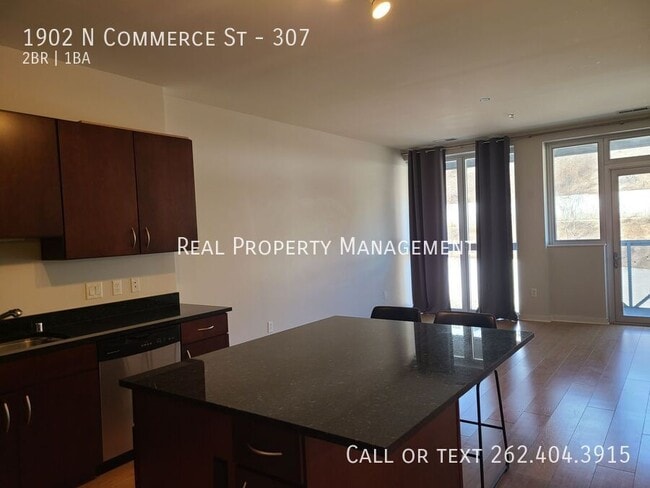 Building Photo - 1902 N Commerce St