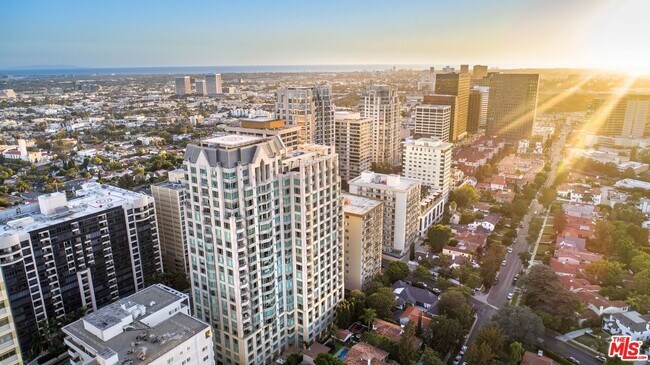 Building Photo - 10727 Wilshire Blvd