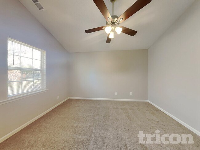 Building Photo - 2009 Fort Manden Dr