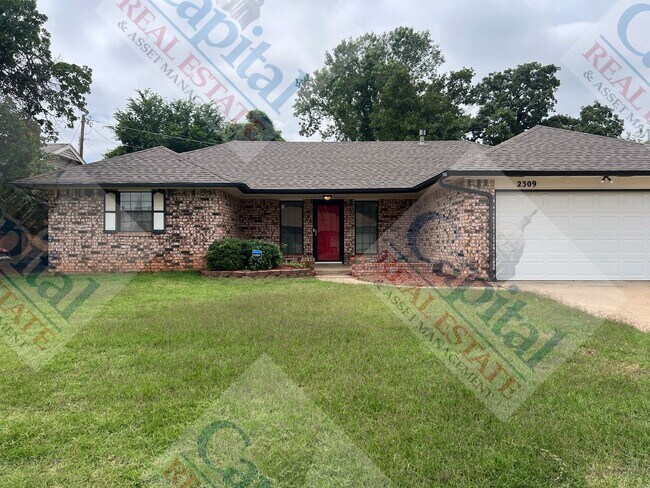 Building Photo - Charming Home