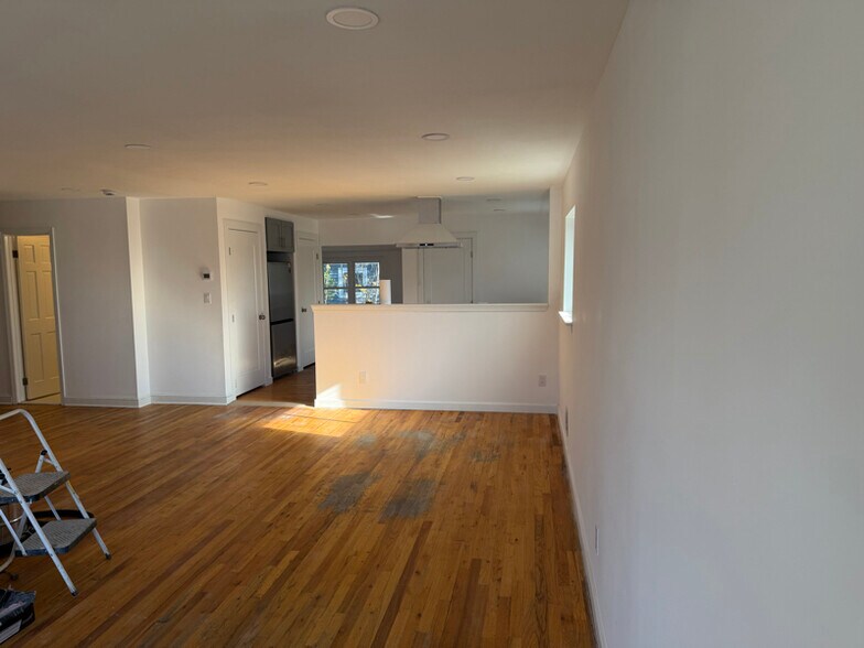 Building Photo - 280 Pemaco Ln