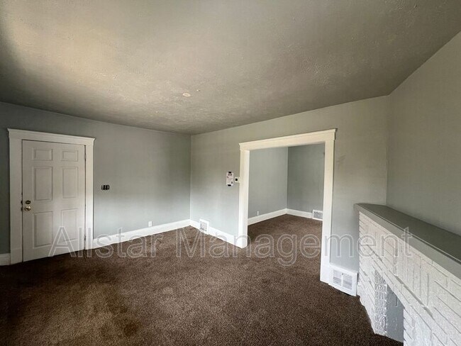 Building Photo - 1007 E 140th St