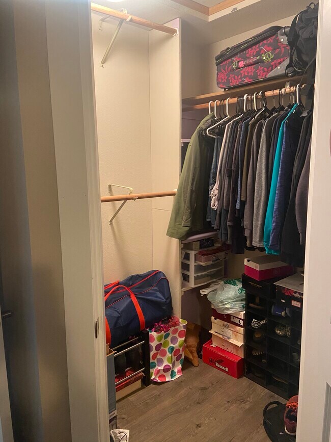 Master closet - 11904 29th St NE