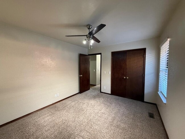 Building Photo - 18509 Chestnut Oak Dr