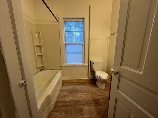 Building Photo - 316 S Broad St