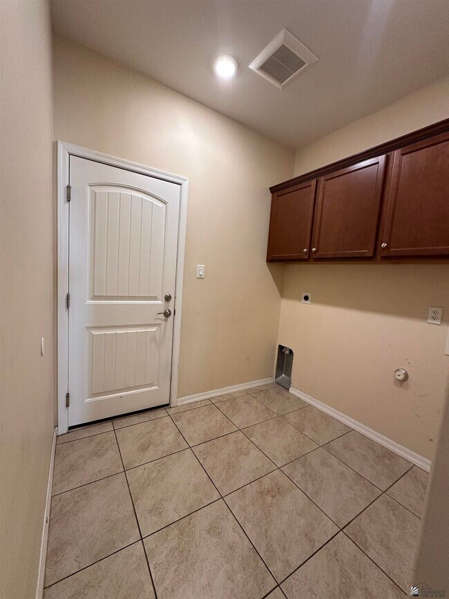 Building Photo - 6558 E 35th Rd