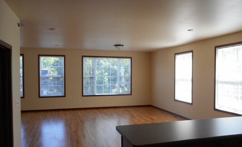 Building Photo - 322 Chippewa St